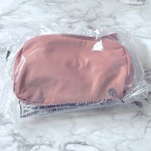 NWT lululemon everywhere belt bag - pink pastel